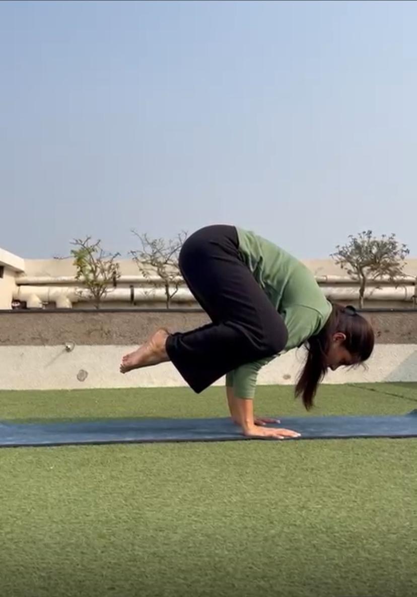 Kakasana — Crow Pose